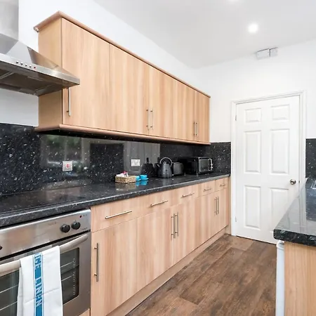 Ground Floor Nunnery Bright, Beautiful Flat With Garden In - Pass The Keys *