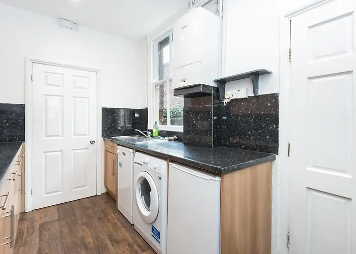 Ground Floor Nunnery Bright, Beautiful Flat With Garden In - Pass The Keys