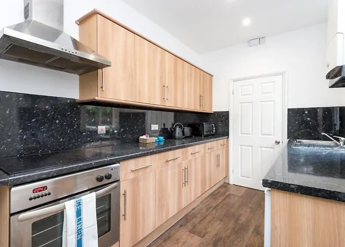 Ground Floor Nunnery Bright, Beautiful Flat With Garden In - Pass The Keys *