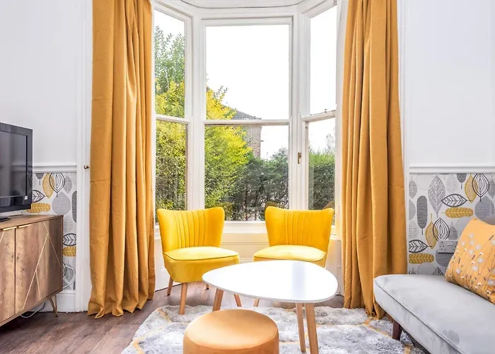 Apartament Ground Floor Nunnery Bright, Beautiful Flat With Garden In - Pass The Keys *