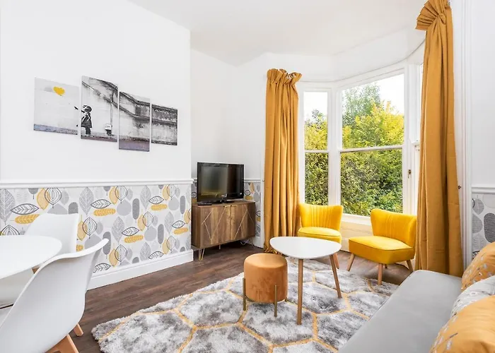 Ground Floor Nunnery Bright, Beautiful Flat With Garden In - Pass The Keys Apartament *