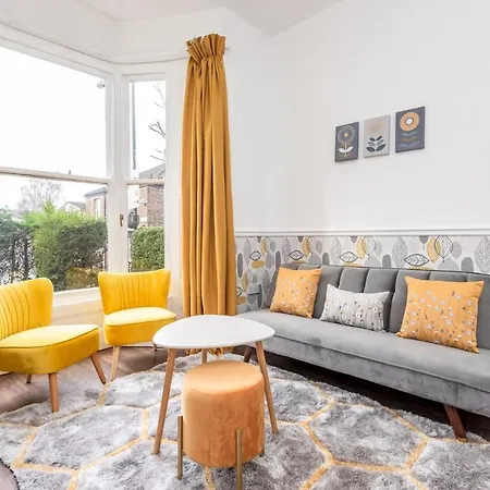 Apartment Ground Floor Nunnery Bright, Beautiful Flat With Garden In - Pass The Keys