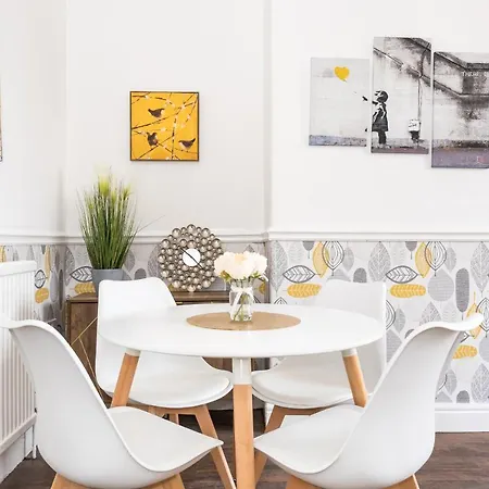 Ground Floor Nunnery Bright, Beautiful Flat With Garden In - Pass The Keys Apartment