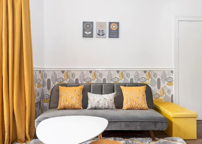 Appartement Ground Floor Nunnery Bright, Beautiful Flat With Garden In - Pass The Keys *