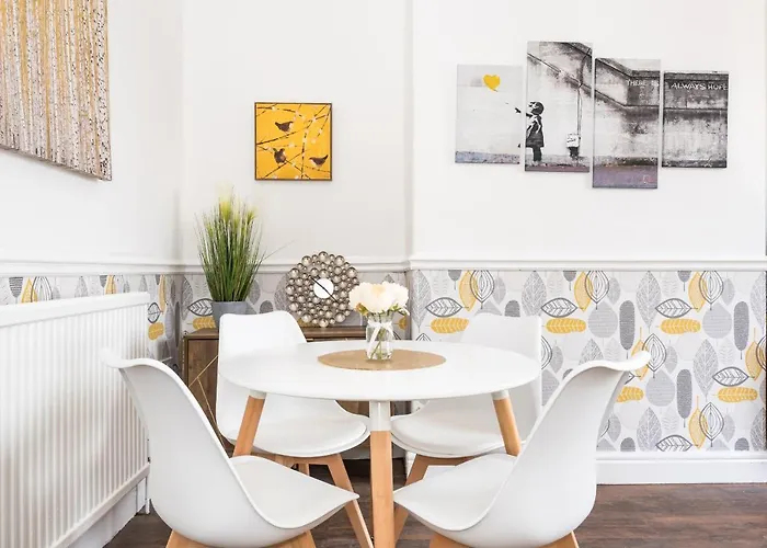 Ground Floor Nunnery Bright, Beautiful Flat With Garden In - Pass The Keys Appartement