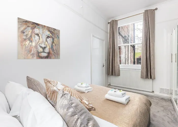 Ground Floor Nunnery Bright, Beautiful Flat With Garden In - Pass The Keys Appartement