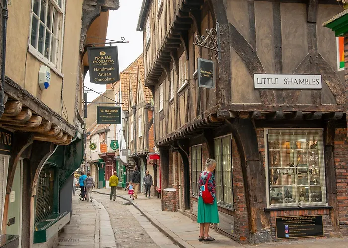 Ground Floor Nunnery Bright, Beautiful Flat With Garden In - Pass The Keys Appartement