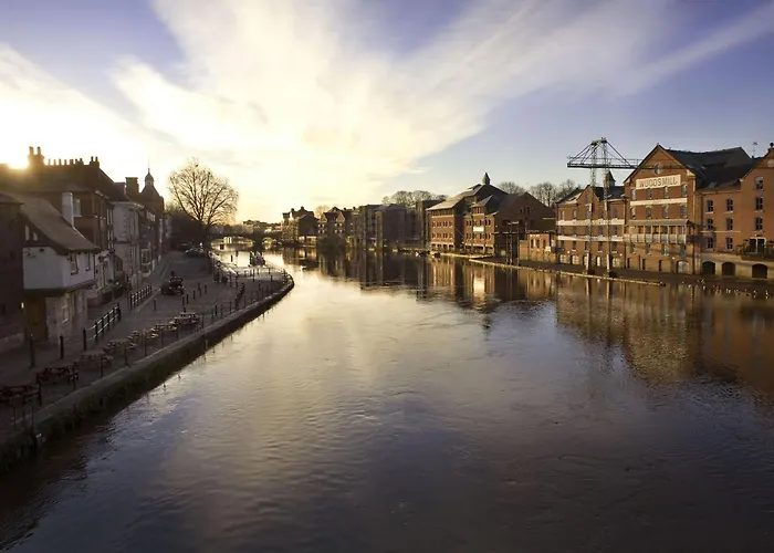 Appartement Ground Floor Nunnery Bright, Beautiful Flat With Garden In - Pass The Keys *