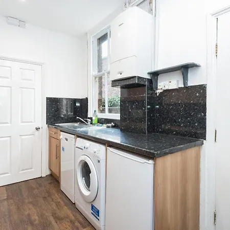 Ground Floor Nunnery Bright, Beautiful Flat With Garden In - Pass The Keys