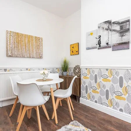 Апартаменты Ground Floor Nunnery Bright, Beautiful Flat With Garden In - Pass The Keys Йорк
