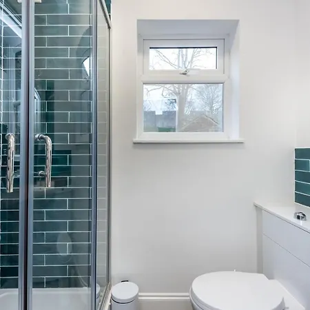 Апартаменты Ground Floor Nunnery Bright, Beautiful Flat With Garden In - Pass The Keys